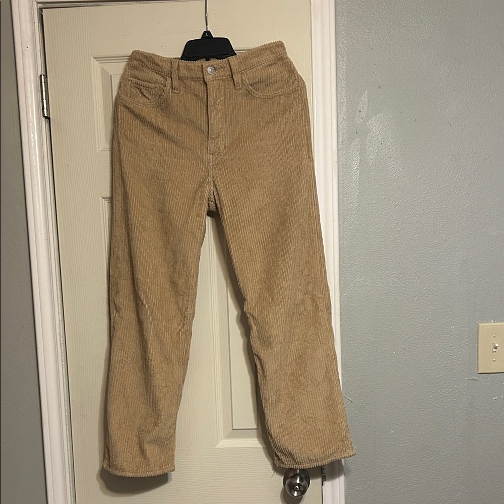 Offer $13🍰 Levi’s tan corduroy ribcage straight ankle sz 27